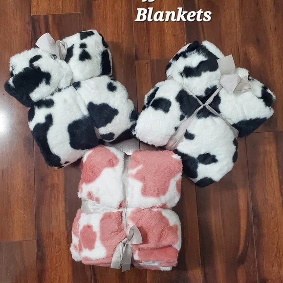 Cow Fleece Blankets - Picture 1 of 4